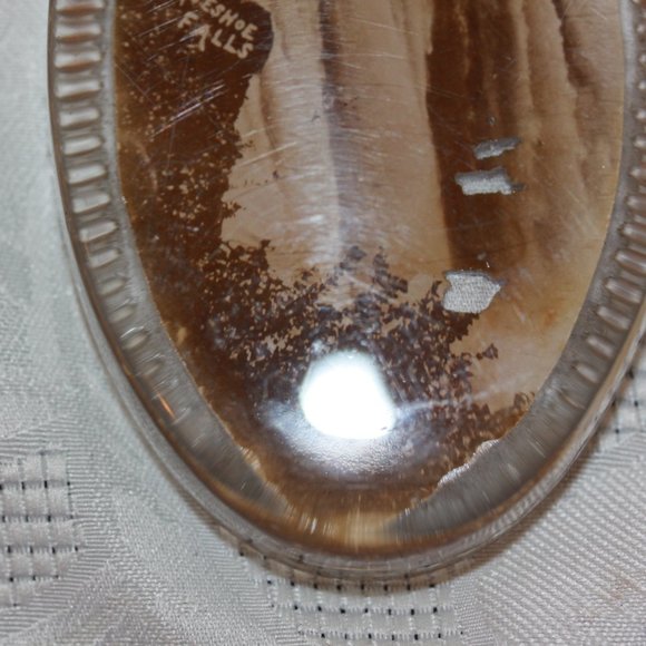 Vintage Horseshoe Falls, Niagara Falls Paperweight - Picture 3 of 4